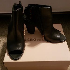 Peep-toe Booties sandal